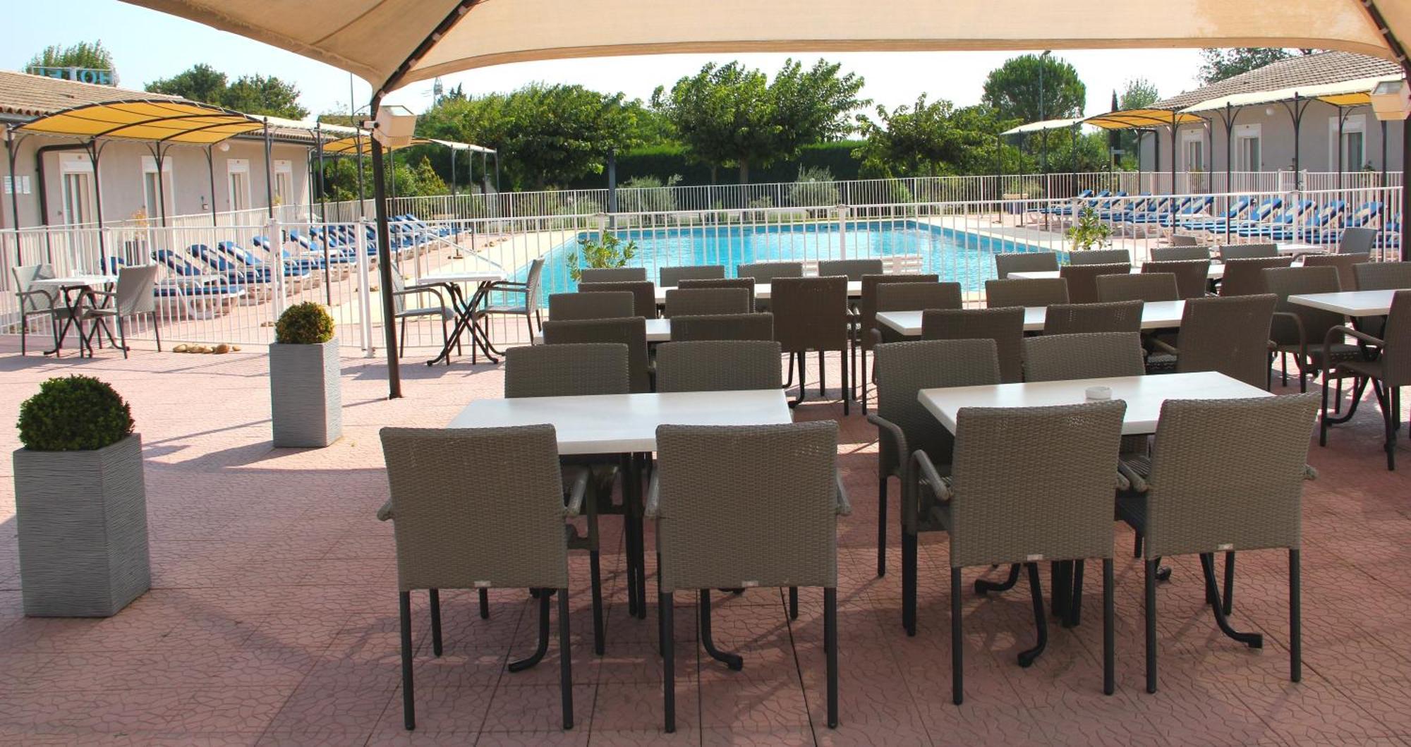 Hotel Saint Louis Le Thor Luaran gambar