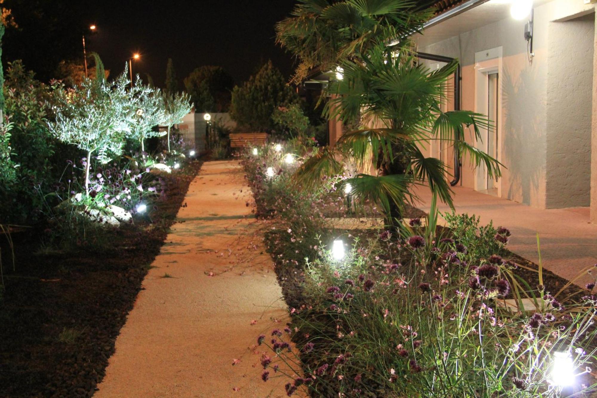 Hotel Saint Louis Le Thor Luaran gambar