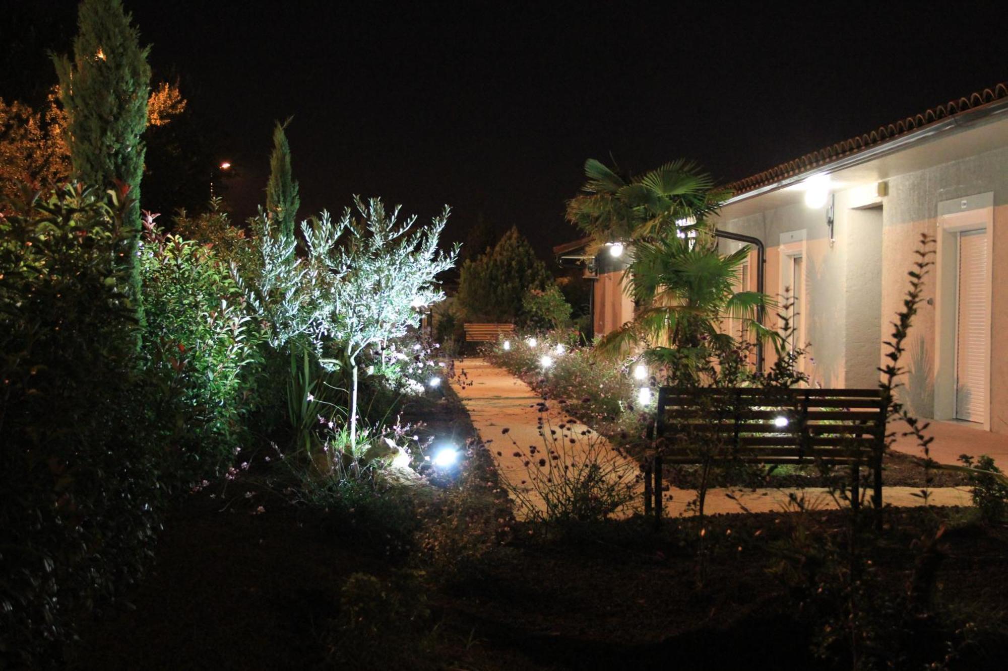 Hotel Saint Louis Le Thor Luaran gambar