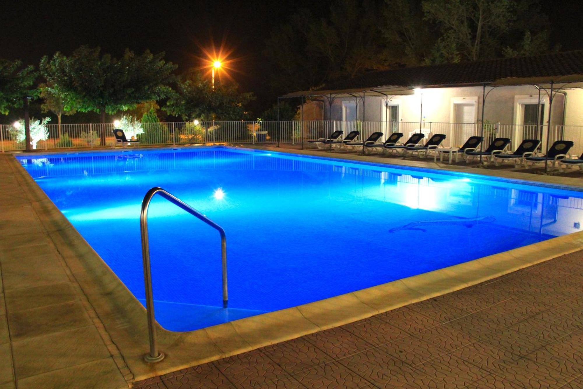 Hotel Saint Louis Le Thor Luaran gambar