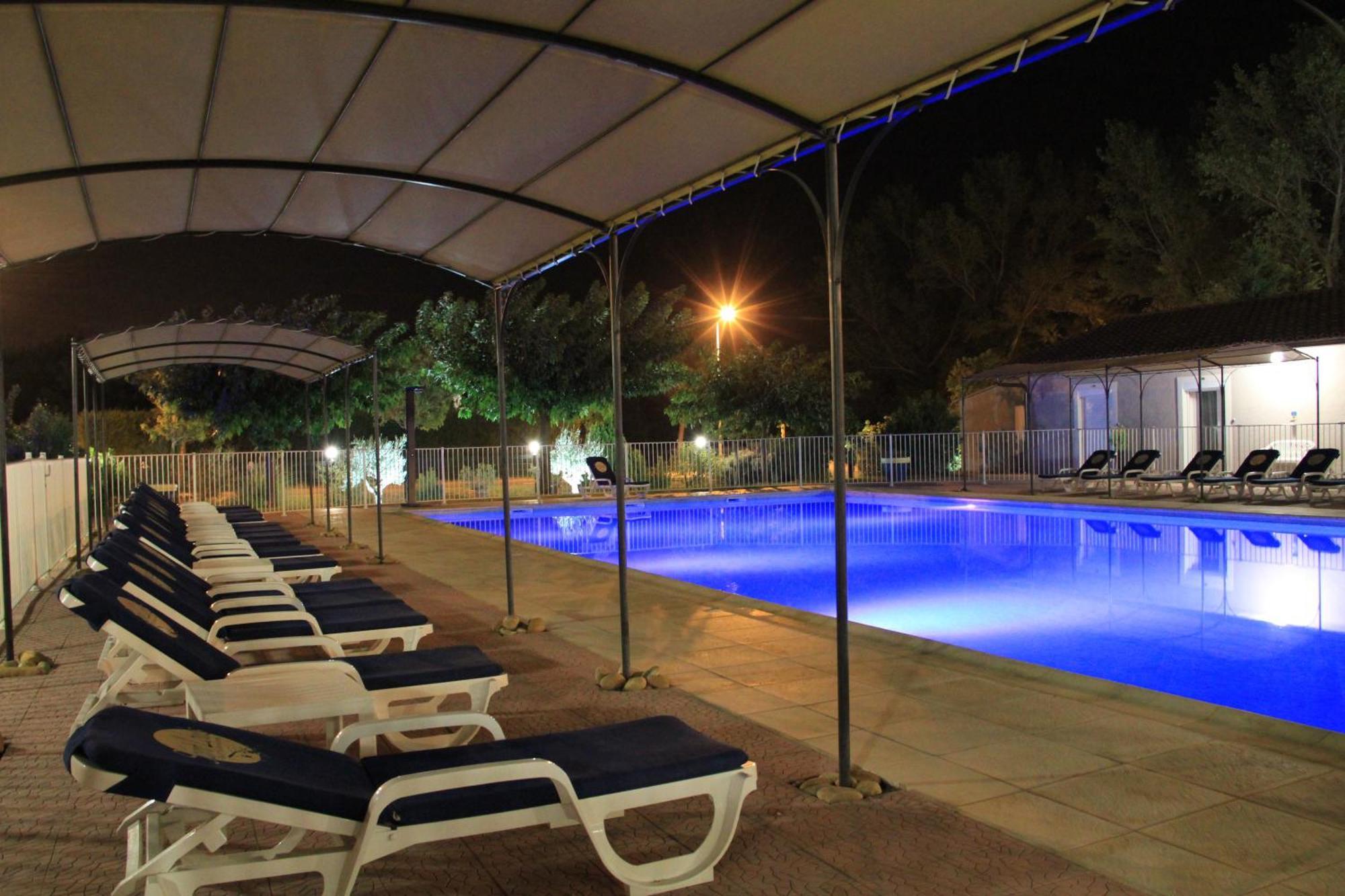 Hotel Saint Louis Le Thor Luaran gambar