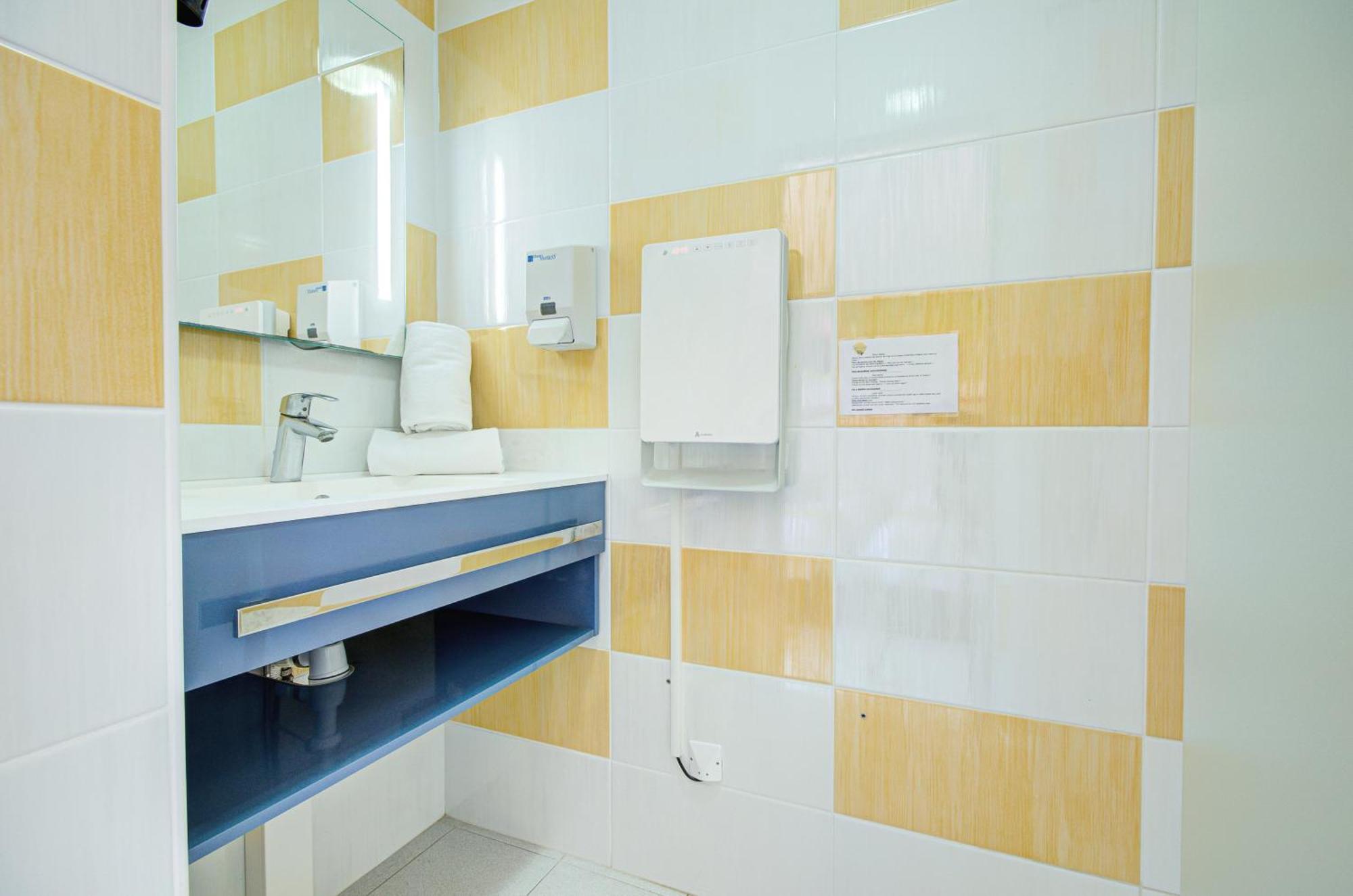 Hotel Saint Louis Le Thor Luaran gambar