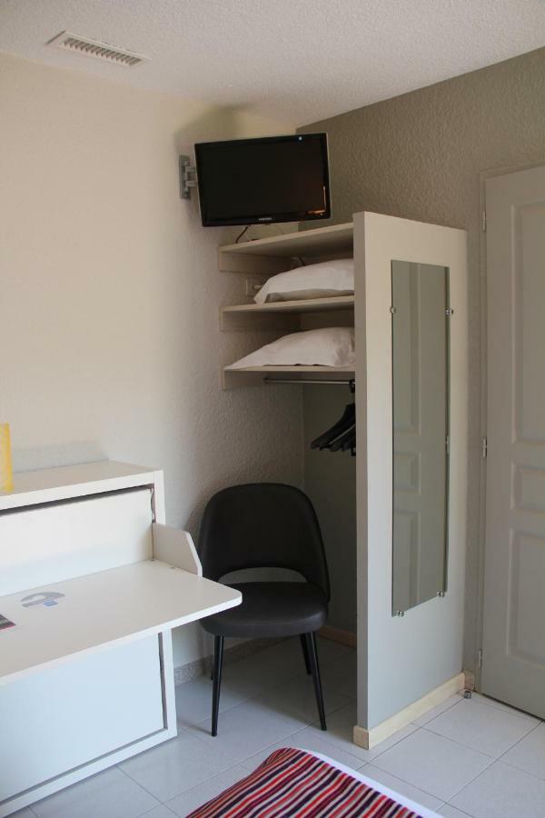 Hotel Saint Louis Le Thor Luaran gambar