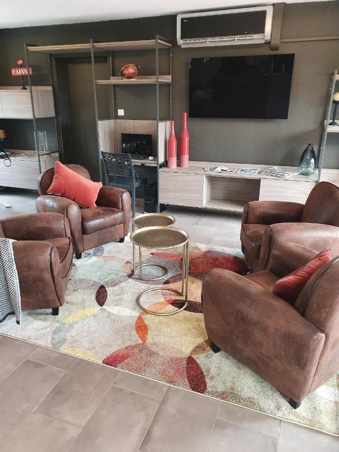Hotel Saint Louis Le Thor Luaran gambar